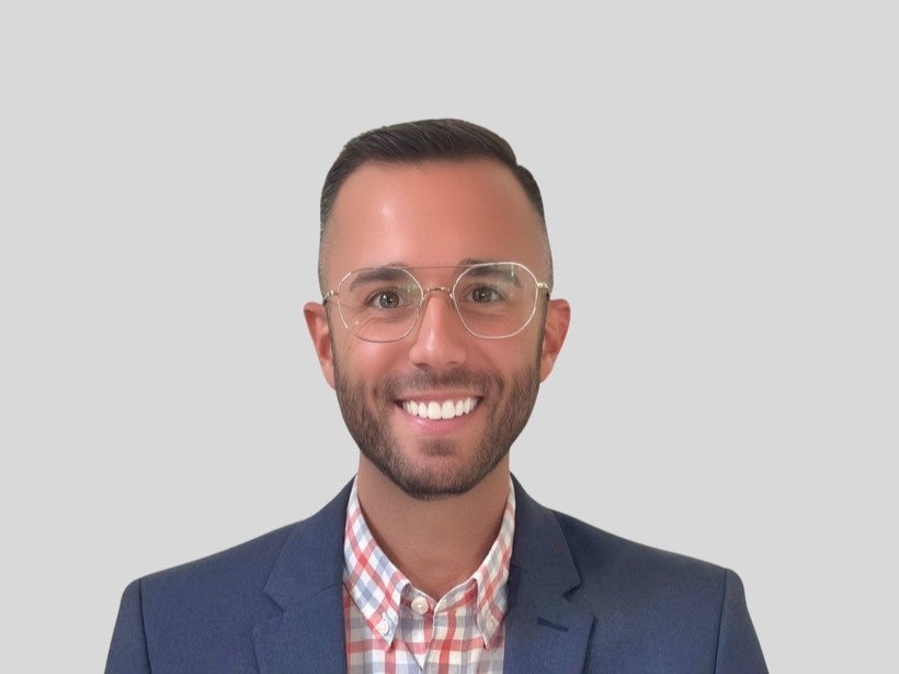 bearded white man wearing glasses