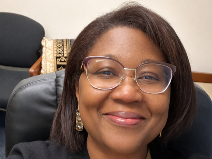 dark-skinned woman with glasses